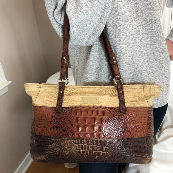 Authentic Brahmin LARGE Mocha Croc Shoulder Bag - Picture 3 of 5